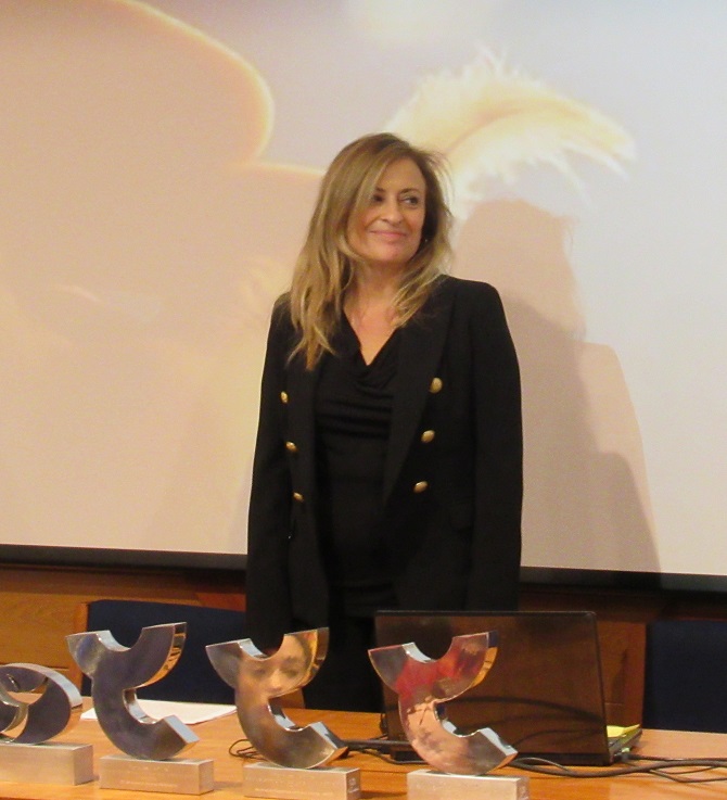 La Prof.ª María Paz García Vera galardonada con el Premio José Luis Pinillos a la Excelencia en Psicología 2019 al Psicólogo Español Destacado por su Actividad Profesional